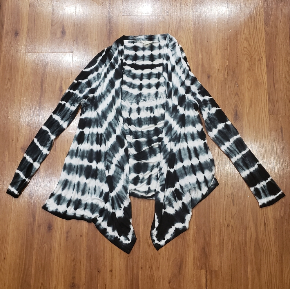Lucy & Laurel Monochrome Tie-Dye Cardigan!